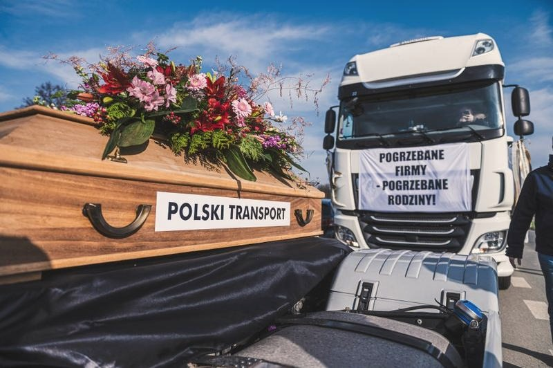 Konfederacja i protesty przewoźników – o co naprawdę toczy się spór?