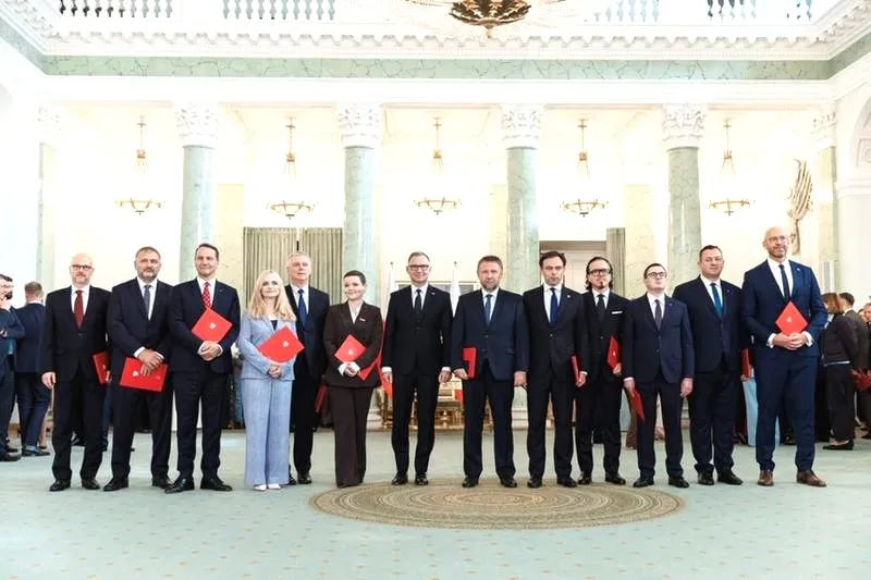 Kto tworzy rząd w Polsce? Skład Rady Ministrów i najważniejsze role